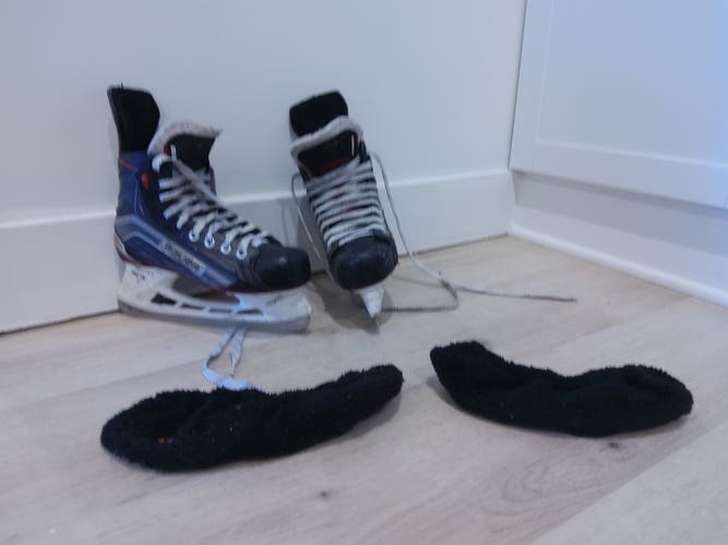 Bauer Vapor X600 Hockey Skates Regular Width Size 4 (Used) + Blade Covers