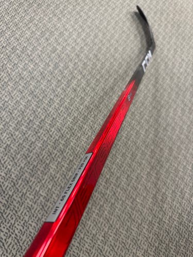 Intermediate Red CCM JetSpeed FT8 Pro Right Handed Hockey Stick P29+1/4 (New) 65 Flex