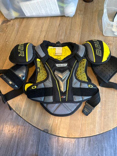 Men's Medium Junior Bauer Supreme 1S Shoulder Pads (Used)