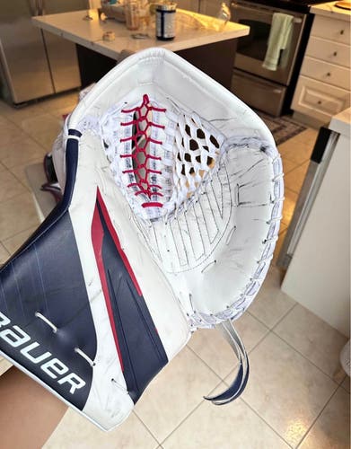 Bauer Hyperlite 2 practice palm goalie glove