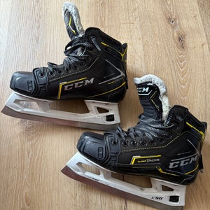 CCM Super Tacks Hockey GOALIE Skates Regular Width Size 3.5 (Used)