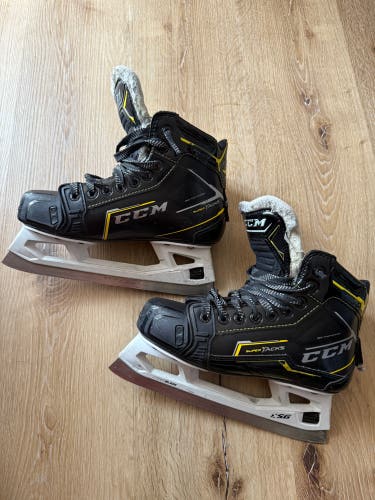 CCM Super Tacks Hockey GOALIE Skates Regular Width Size 3.5 (Used)