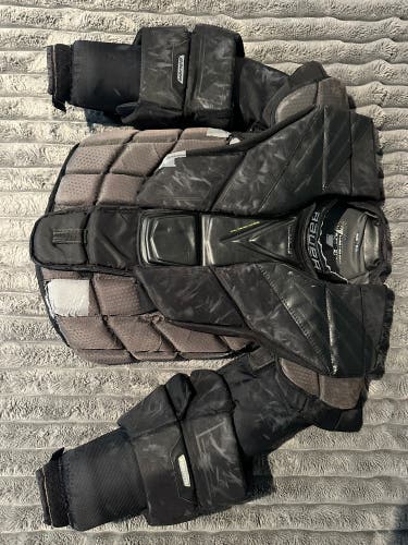 XL Bauer Hyperlite Goalie Chest Protector (Used)