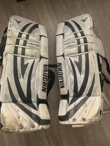 32" Vaughn Velocity V5 Goalie Leg Pads (Used)