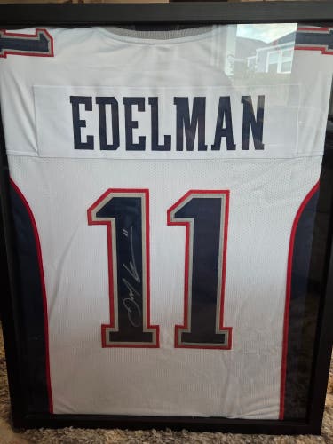 Beckett Certified Julian Edelman Jersey