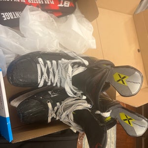 2024 Bauer Vapor Hyperlite 2 Hockey Skates Regular Width 9 (Used)