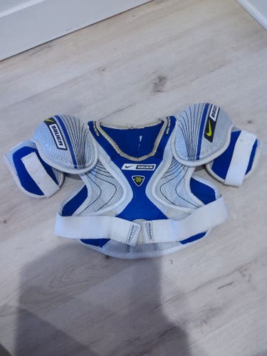 Nike Bauer 30 Men's Small Intermediate Shoulder Pads (Used)