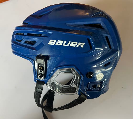 Medium Bauer Re-Akt 150 Helmet (Used)