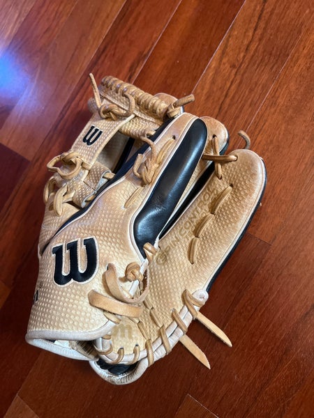 2023 Wilson A2K RH Pitcher's Baseball Glove 11.75" (Used)