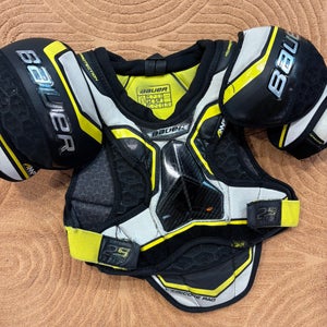 Small Junior Bauer Supreme 2S Pro Shoulder Pads (Used)