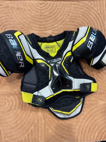 Small Junior Bauer Supreme 2S Pro Shoulder Pads (Used)