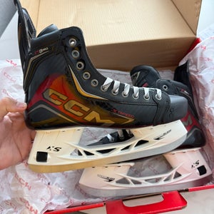 2025 CCM JetSpeed FT8 Pro Hockey Skates Regular Width 9.5 (New)