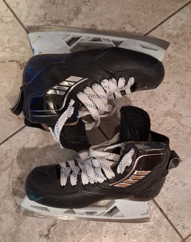True SVH Pro Two Piece Hockey Goalie Skates 8 (Used)