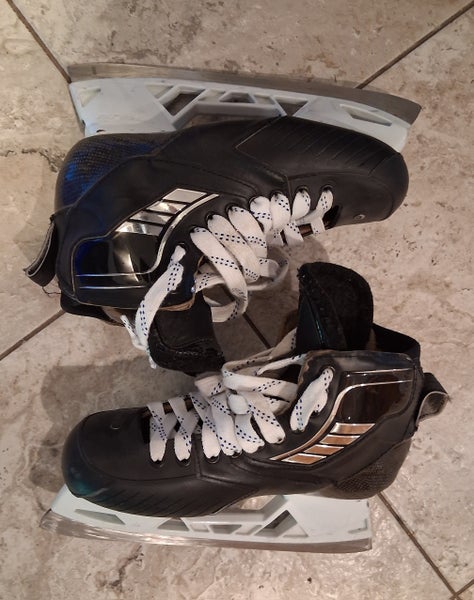 True SVH Pro Two Piece Hockey Goalie Skates 8 (Used)