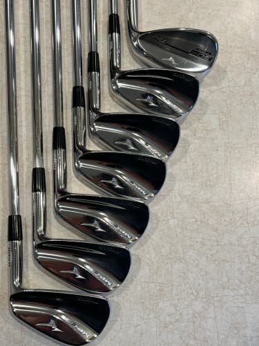 Men's Mizuno MP-5 Right Handed Iron Set Stiff Flex (7 Clubs) #5 - #9, PW, GW Steel Shaft (Used)