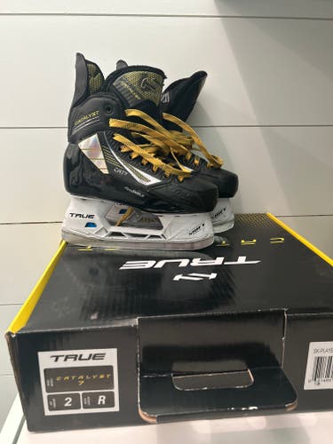 True Catalyst 7 Hockey Skates Regular Width Size 2 (Used)