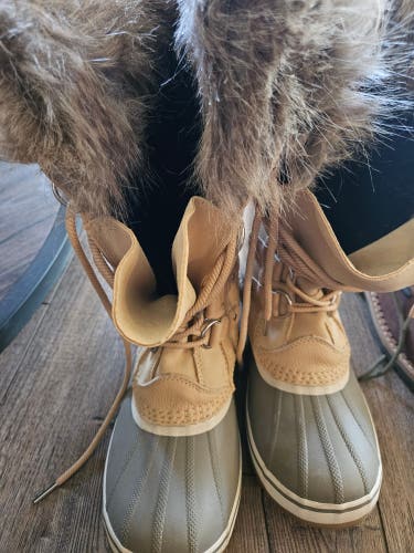 Women's Size M 9.0 (W 10.0) Boots (Used)