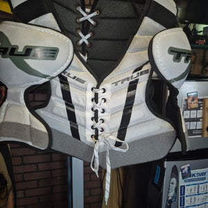 Men's Medium Senior True Shoulder Pads (Used)