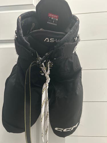Men's Junior Medium CCM Tacks AS-V Hockey Pants (Used)