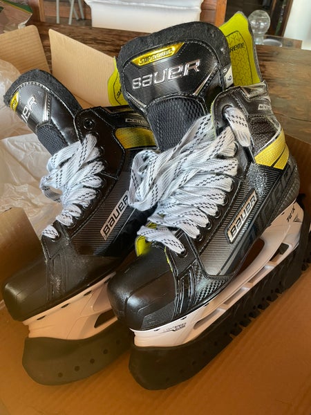 2022 Bauer Supreme Comp Hockey Skates Regular Width Size 6 (Used)