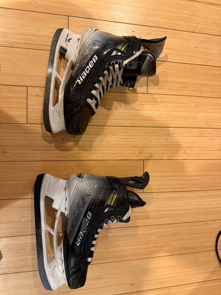 2023 Bauer Vapor Hyperlite 2 Hockey Skates Narrow Width Size 5.5 (Used)