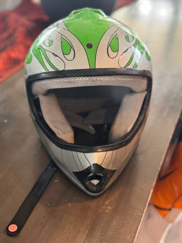 DOT Youth Kids Motocross / Offroad / Dirt Bike Helmet – Great Condition