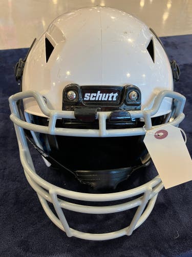 Youth Medium Schutt Vengeance A11 Helmet (Used)