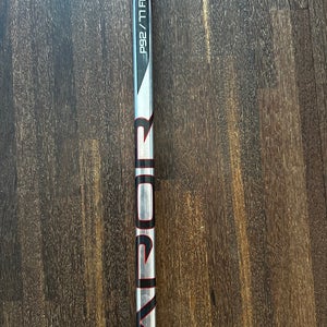 Senior Bauer Vapor Hyperlite 2 Right Handed Hockey Stick 77 P92 (New)