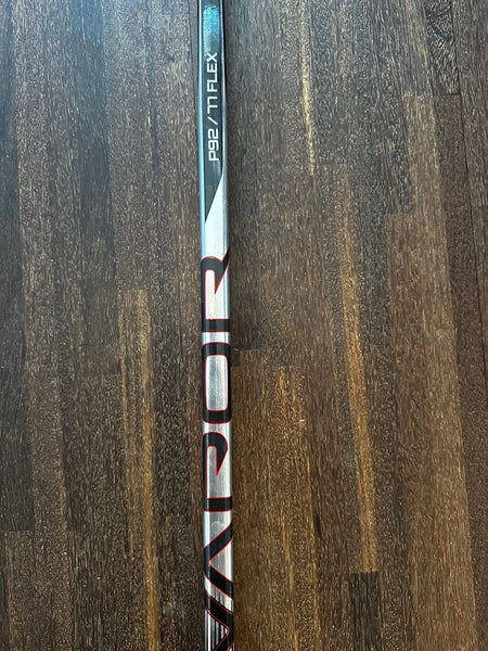 Senior Bauer Vapor Hyperlite 2 Right Handed Hockey Stick 77 P92 (New)