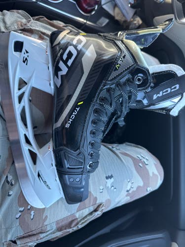 2023 CCM AS-V Hockey Skates Regular Width 9.5 (Used)