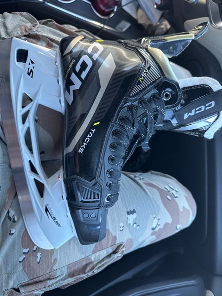 2023 CCM AS-V Hockey Skates Regular Width 9.5 (Used)