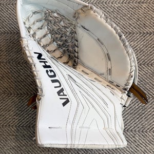 Vaughn SLR3 Pro Goalie Glove - Senior Regular Hand (Used)