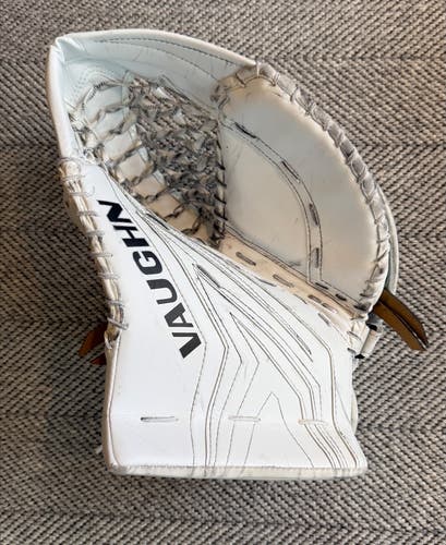 Vaughn SLR3 Pro Goalie Glove - Senior Regular Hand (Used)