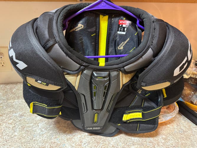 Large Junior CCM AS580 Shoulder Pads (Used) jr LG as 580
