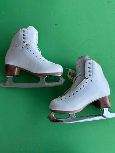Jackson Ultima Freestyle Figure Skates Adult 7 + Jackson Ultima Aspire XP Blades