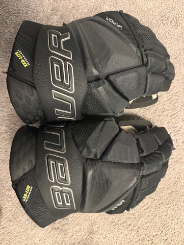Black Bauer Vapor Hyperlite Gloves 14" (Used)
