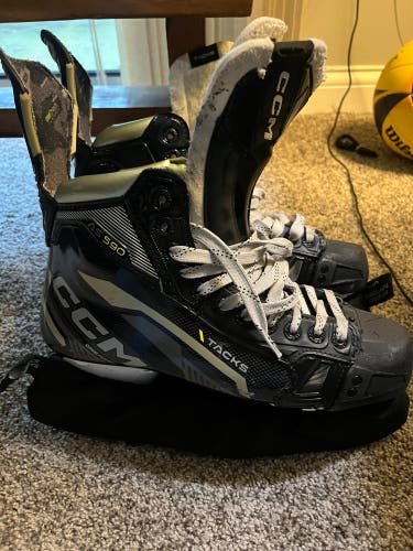 CCM Tacks AS-590 Hockey Skates Regular Width 9.5 (Used)