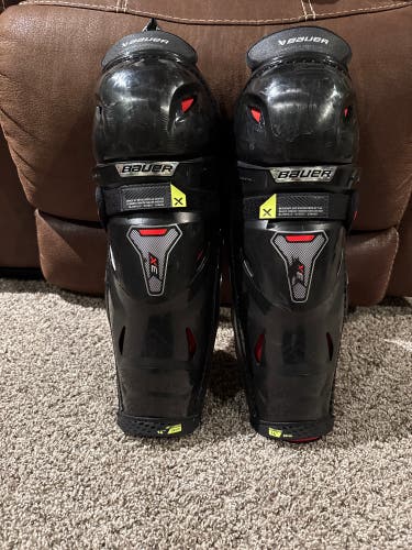 Intermediate Bauer Vapor 3X 14" Shin Pads (Used)