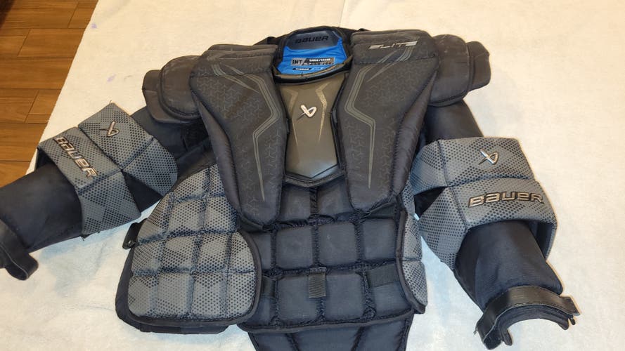 2025 Large Bauer Elite Goalie Chest Protector (Used)