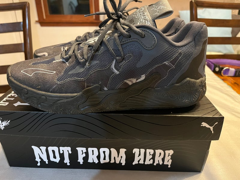Men's Size M 11.0 (W 12.0) Puma Shoes (Used)