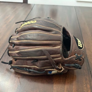 Wilson RH Infield A2000 Baseball Glove 11.5" (Used)