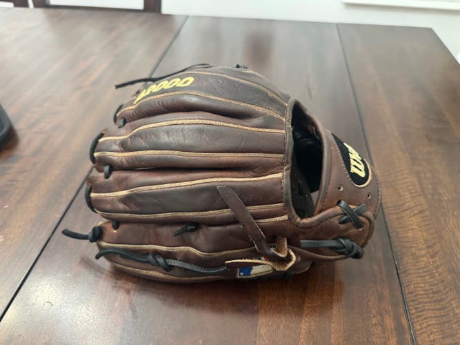 Wilson RH Infield A2000 Baseball Glove 11.5" (Used)