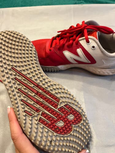 Red Women's Size M 6.0 (W 7.0) New Balance Low Top Turf Cleats (Used)