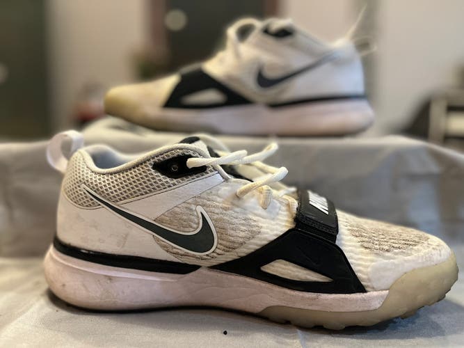 White Men's Size M 10.0 (W 11.0) Adult Nike Shoes (Used)