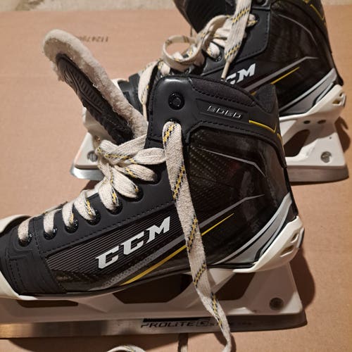 CCM Tacks 9060 Hockey Goalie Skates Regular Width 9 (Used)