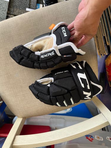 CCM Tacks 4 Roll Gloves 13" (Used)