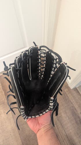 Wilson A2000 OT7 Baseball Glove 12.75" left hand throw (Used-like new)
