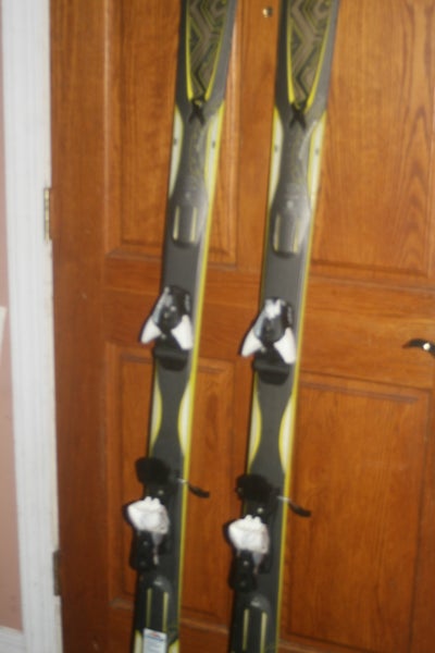 Unisex All Mountain 170 cm K2 Aftershock Skis With Salomon Z12 Bindings