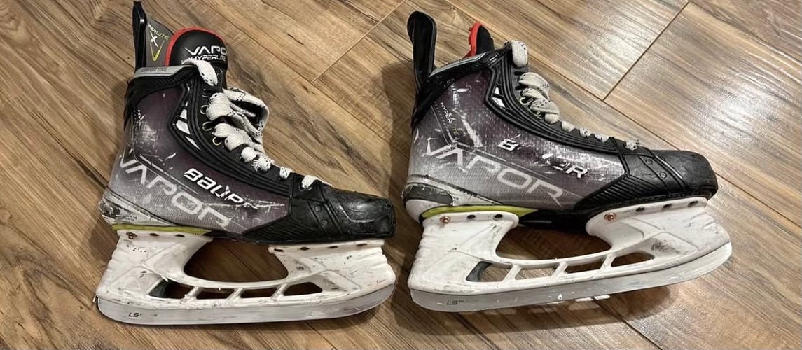 Bauer Vapor Hyperlite Hockey Skates Size 6 (Used)