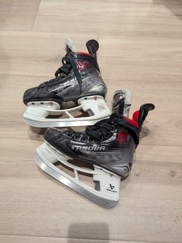 Bauer Vapor X5 Pro Hockey Skates Regular Width Size 1 (Used)